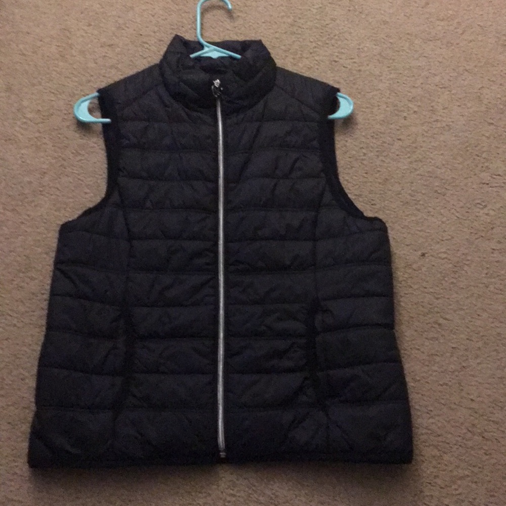 Black Guess Vest. Size: medium.